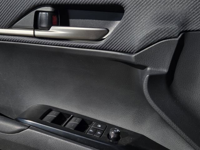 Used 2025 Toyota Camry SE w/ Convenience Package image 19