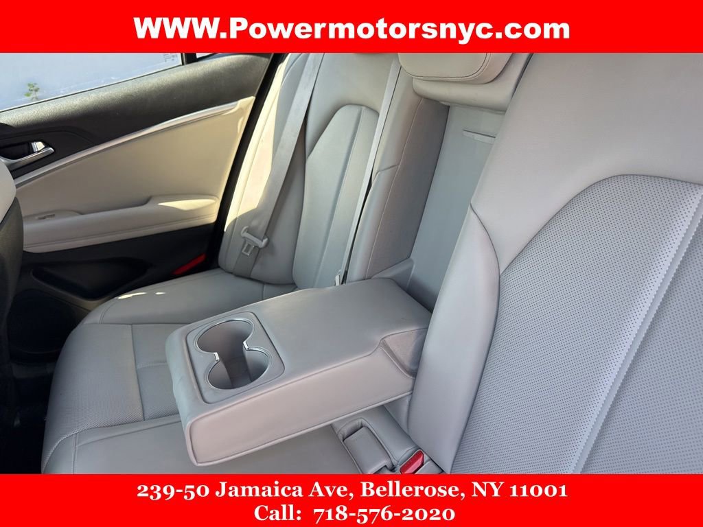 Used 2023 Genesis G70 2.0T image 25