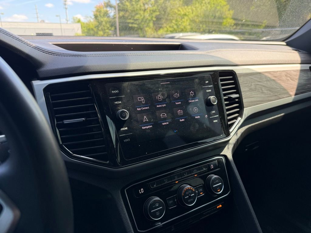 Certified 2023 Volkswagen Atlas Cross Sport SE w/ Black Wheel Package image 22