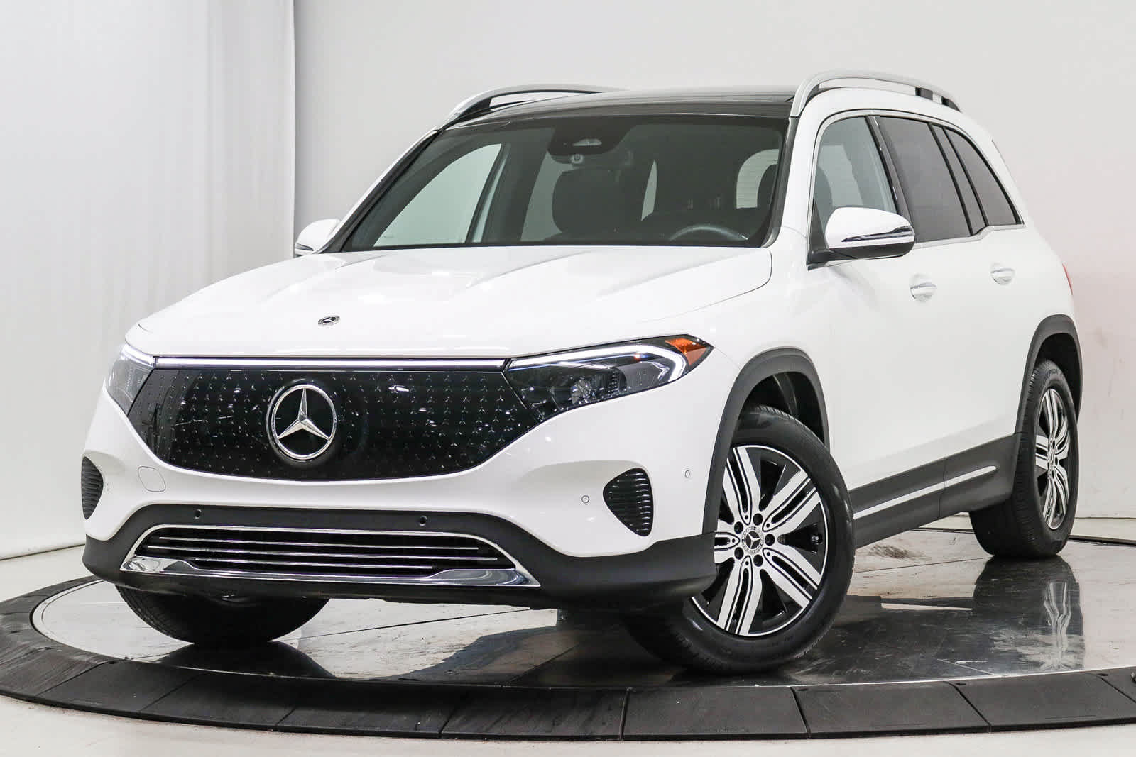 Used 2024 Mercedes-Benz EQB 250+ image 1