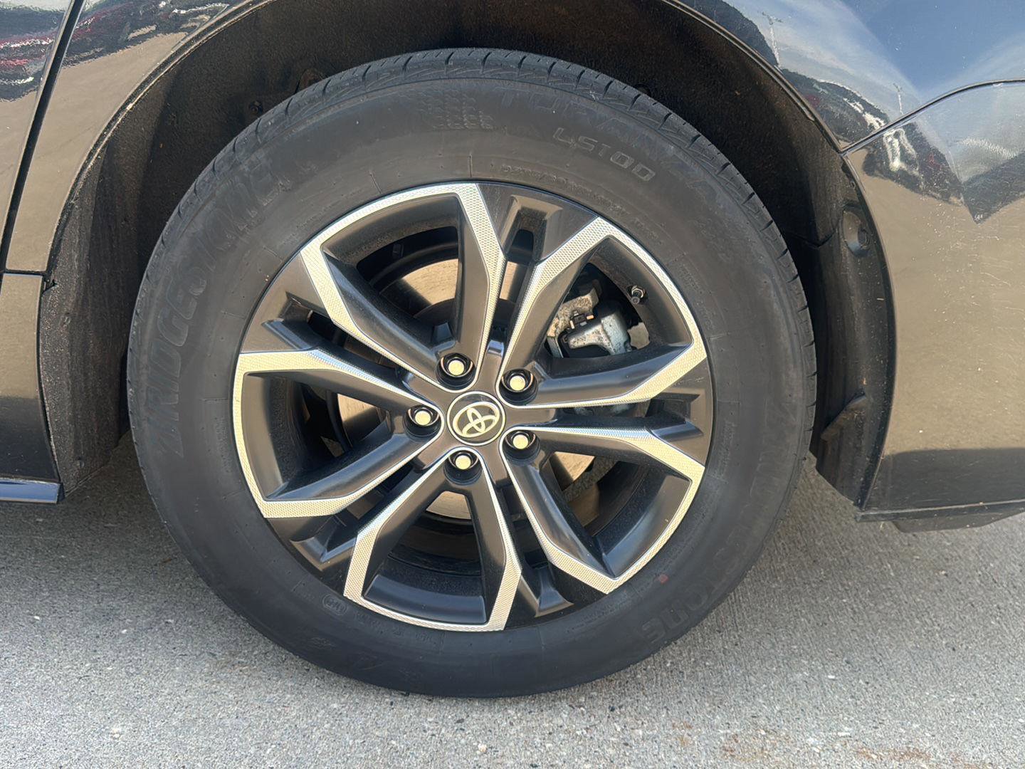 Used 2025 Toyota Sienna Platinum AWD/4WD image 15