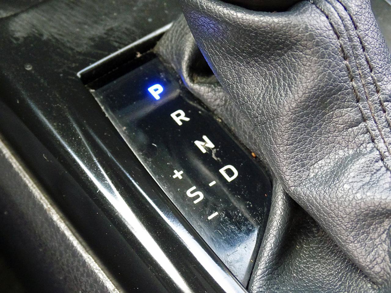 Used 2025 Toyota Camry SE w/ Convenience Package FWD image 32
