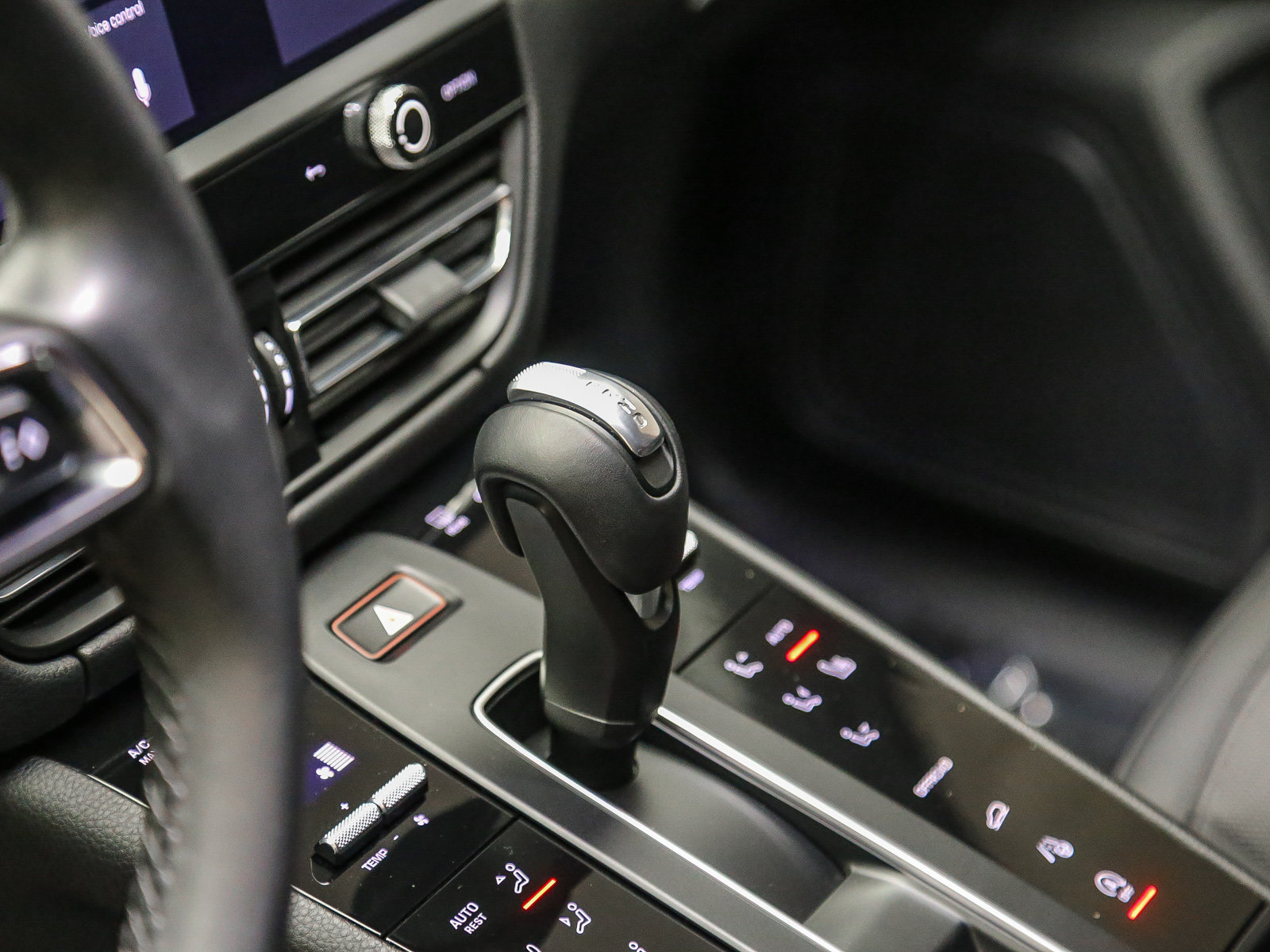 Certified 2023 Porsche Macan AWD/4WD image 23