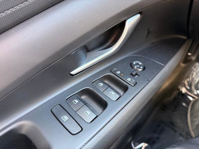 Used 2025 Hyundai Elantra Hybrid image 21
