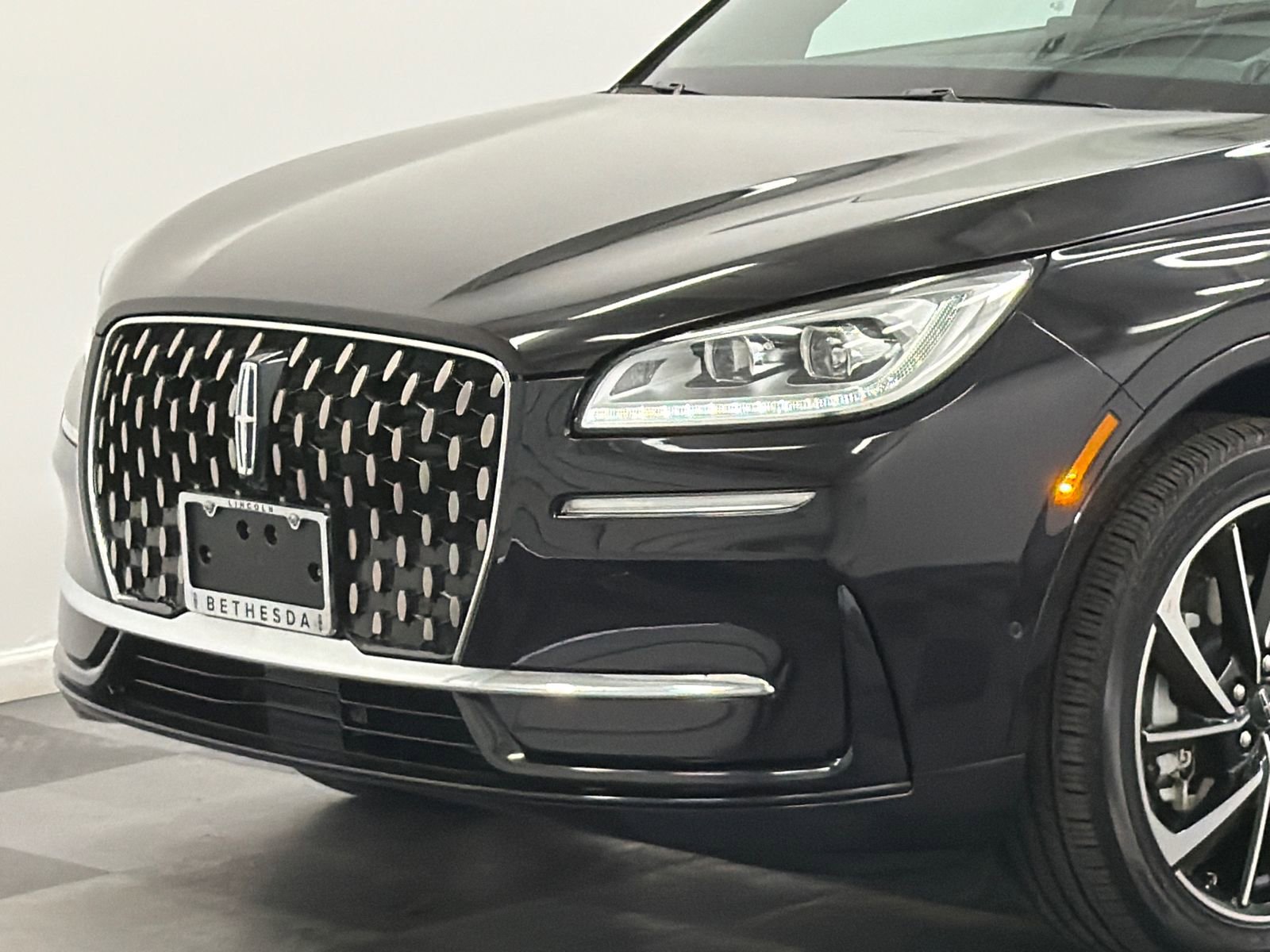 Used 2023 Lincoln Corsair Grand Touring w/ Equipment Group 302A image 2