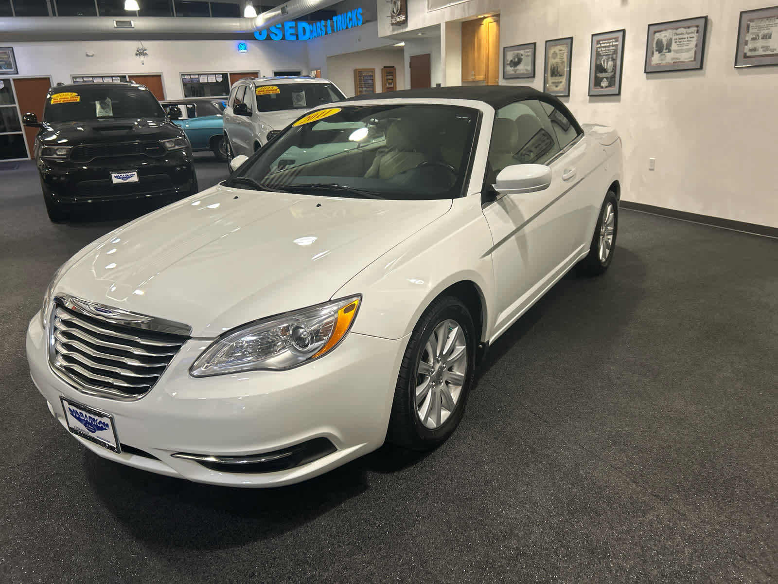 Used 2011 Chrysler 200 Touring w/ Cold Weather Group image 8