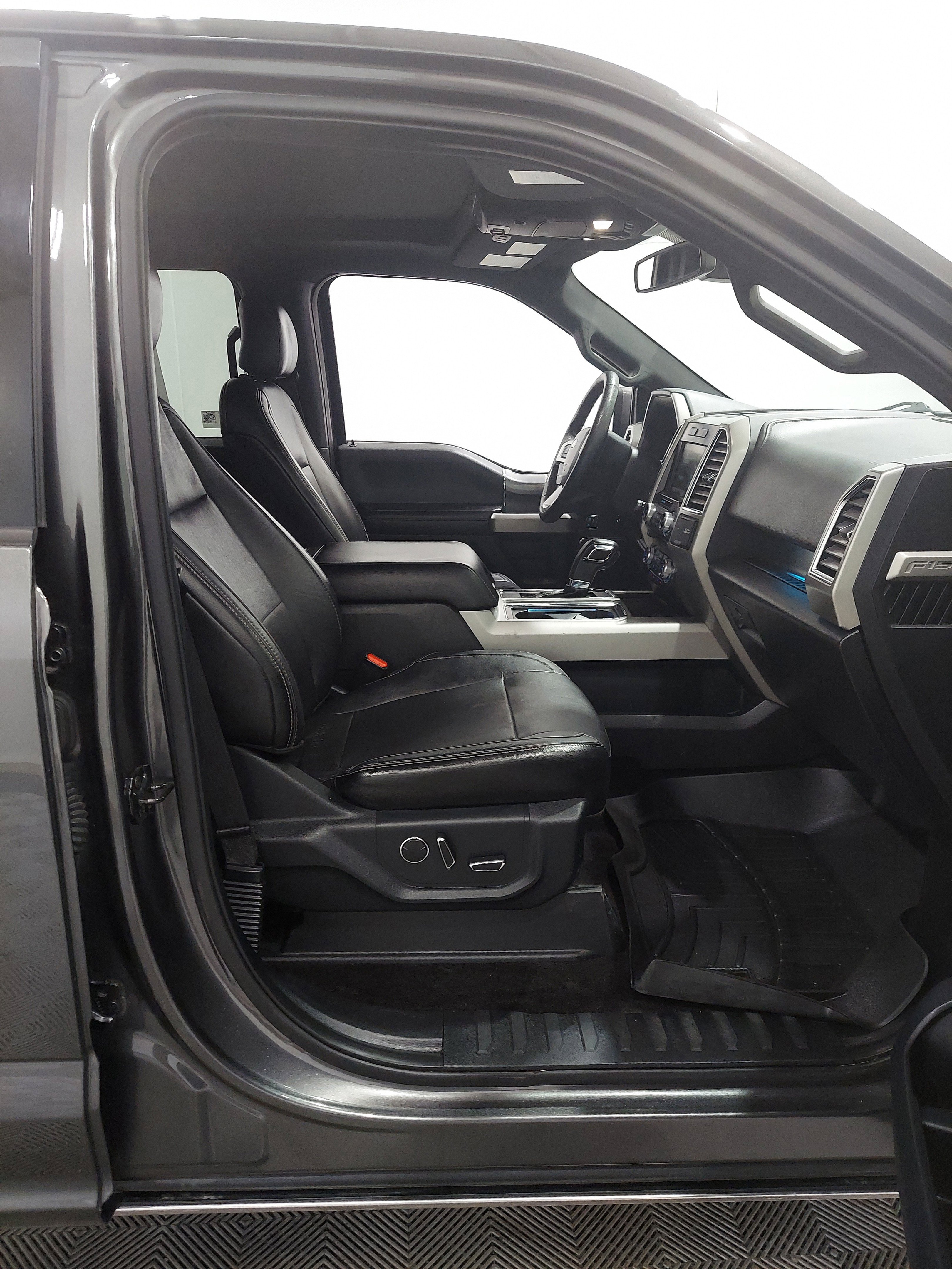 Used 2015 Ford F150 Lariat w/ Equipment Group 502A Luxury AWD/4WD image 17