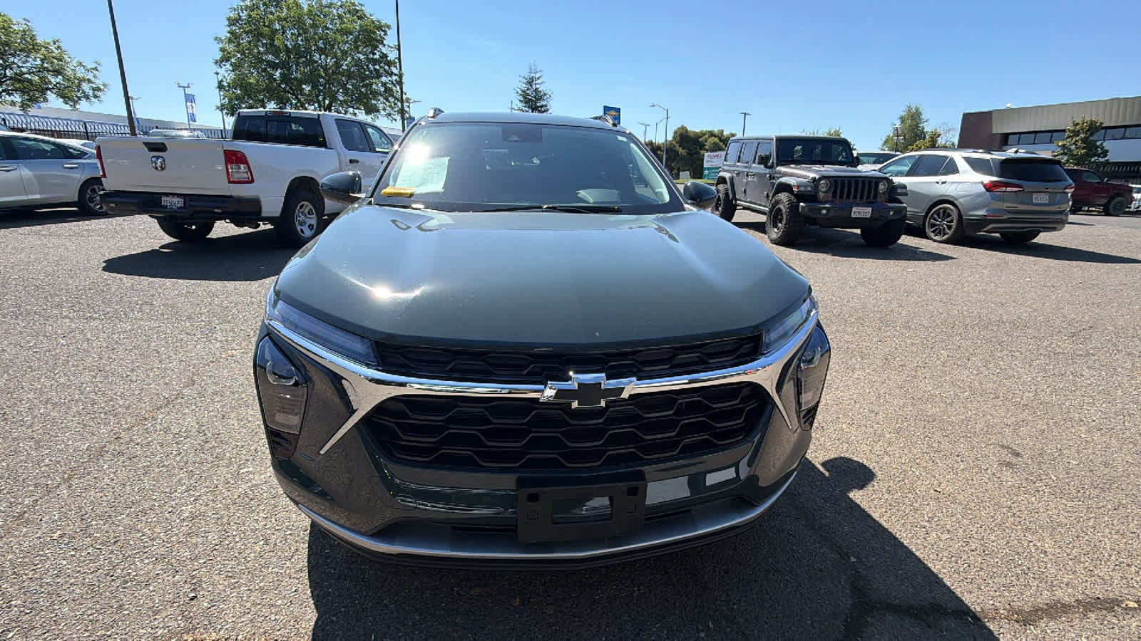 Used 2025 Chevrolet Trax LT w/ Driver Confidence Package FWD image 2