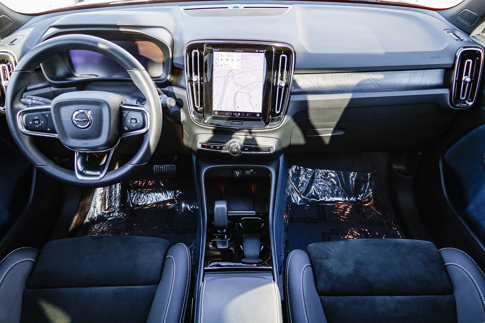 Used 2023 Volvo XC40 Recharge Plus image 14