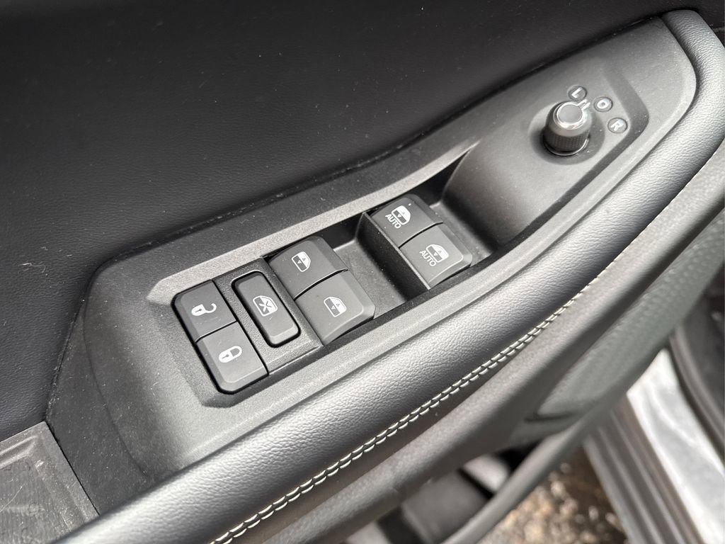 Used 2023 Jeep Grand Cherokee L Laredo image 31