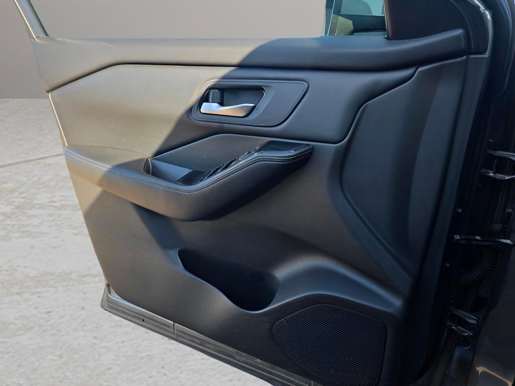 Used 2024 Nissan Rogue SV image 17