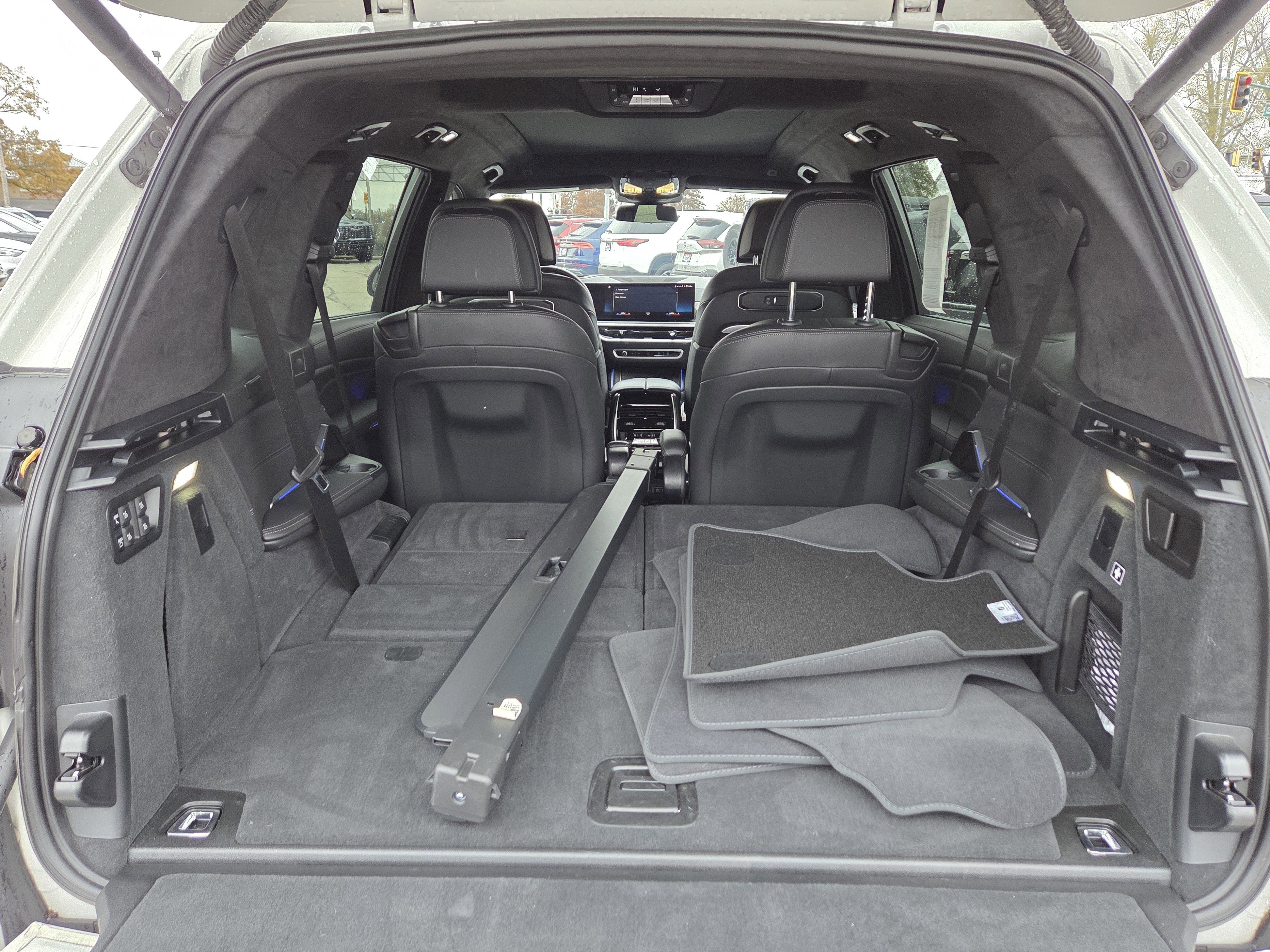 Used 2023 BMW X7 M60i w/ Executive Package image 13