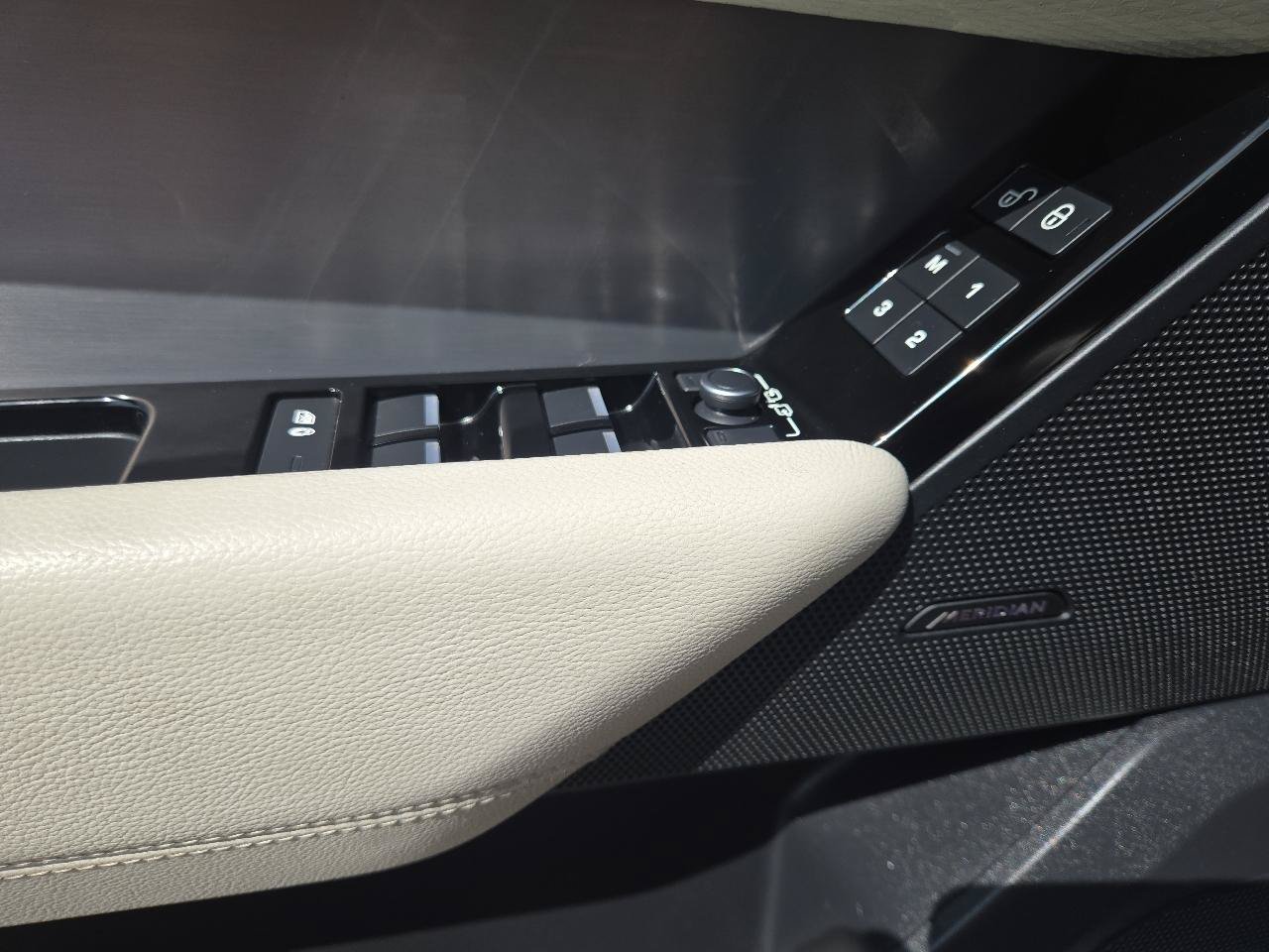 Used 2020 Land Rover Range Rover Velar R-Dynamic S AWD/4WD image 8