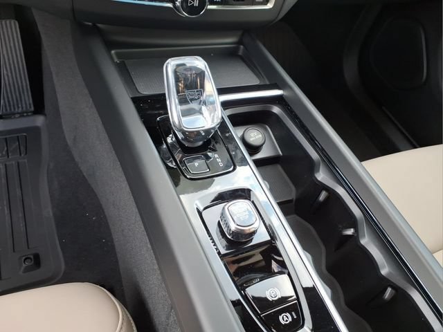 New 2026 Volvo XC60 B5 Plus w/ Protection Package Premier AWD/4WD image 24