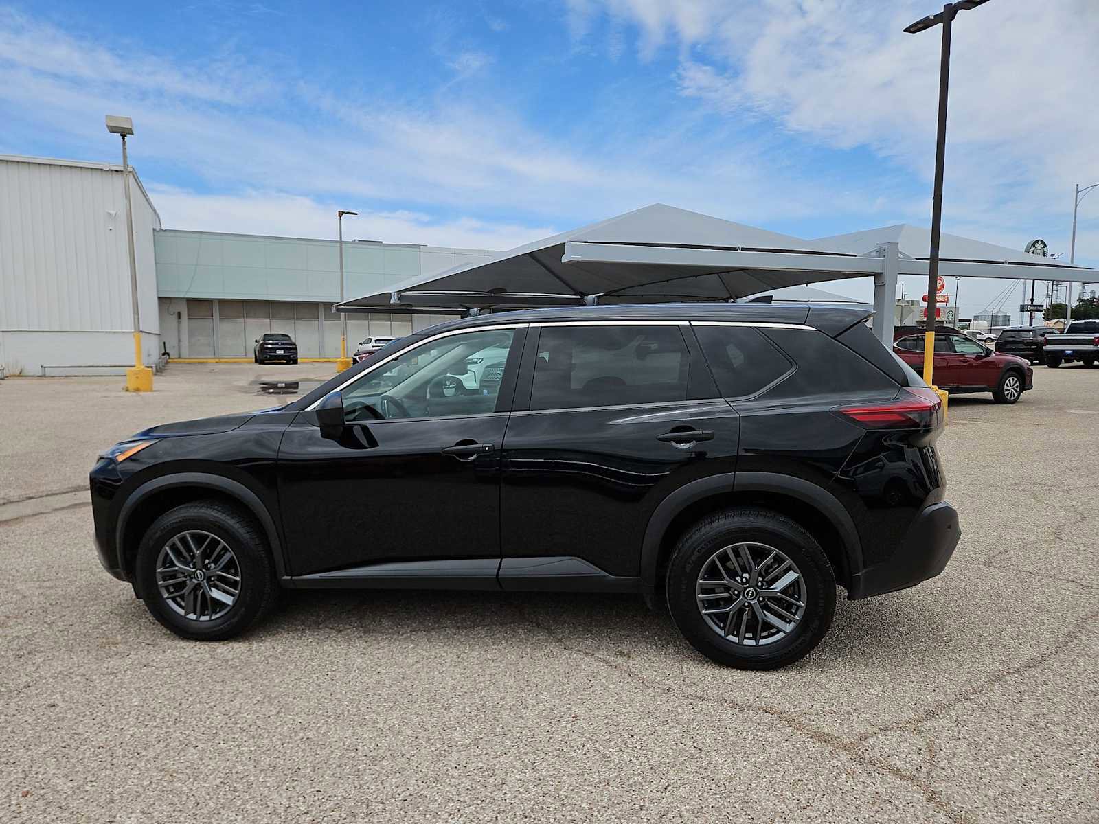 Used 2023 Nissan Rogue S FWD image 5