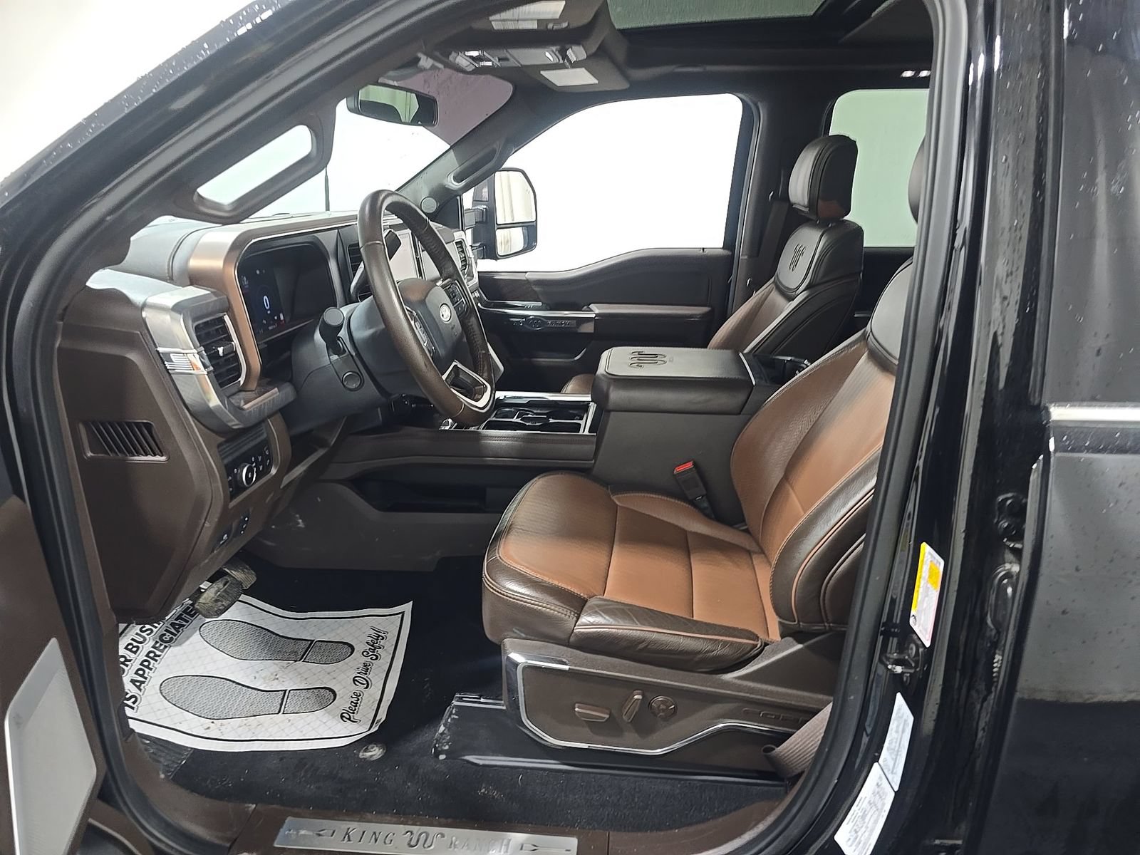 Used 2025 Ford F450 King Ranch w/ Camper Package AWD/4WD image 9
