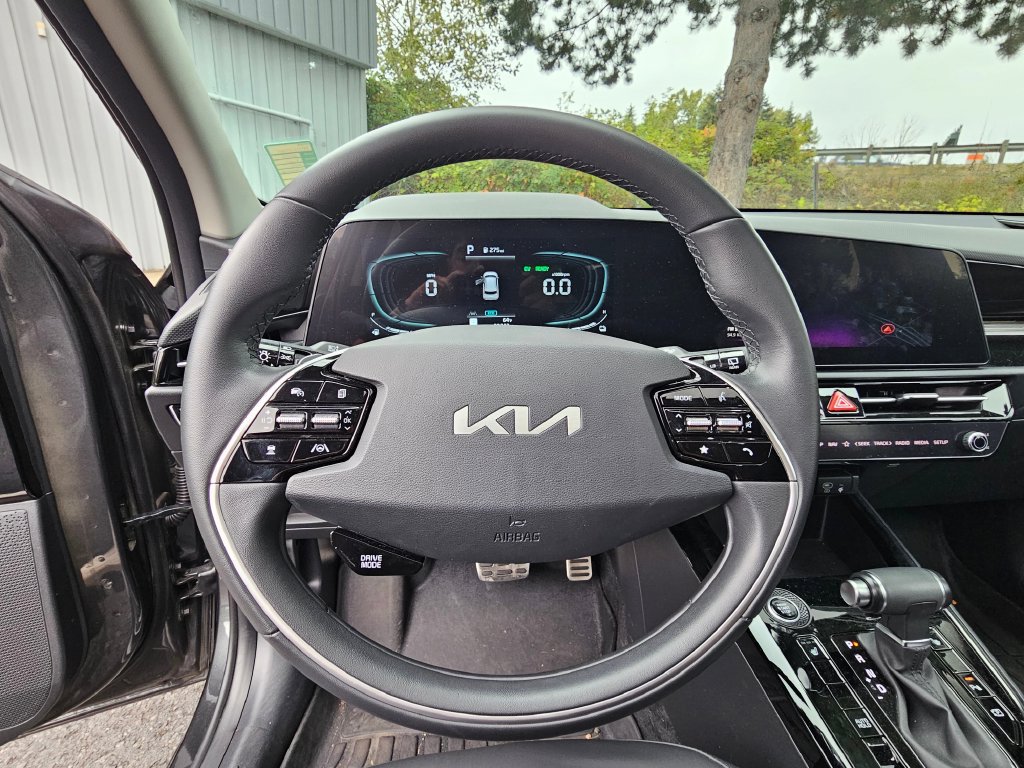 Used 2023 Kia Niro EX Touring FWD image 26