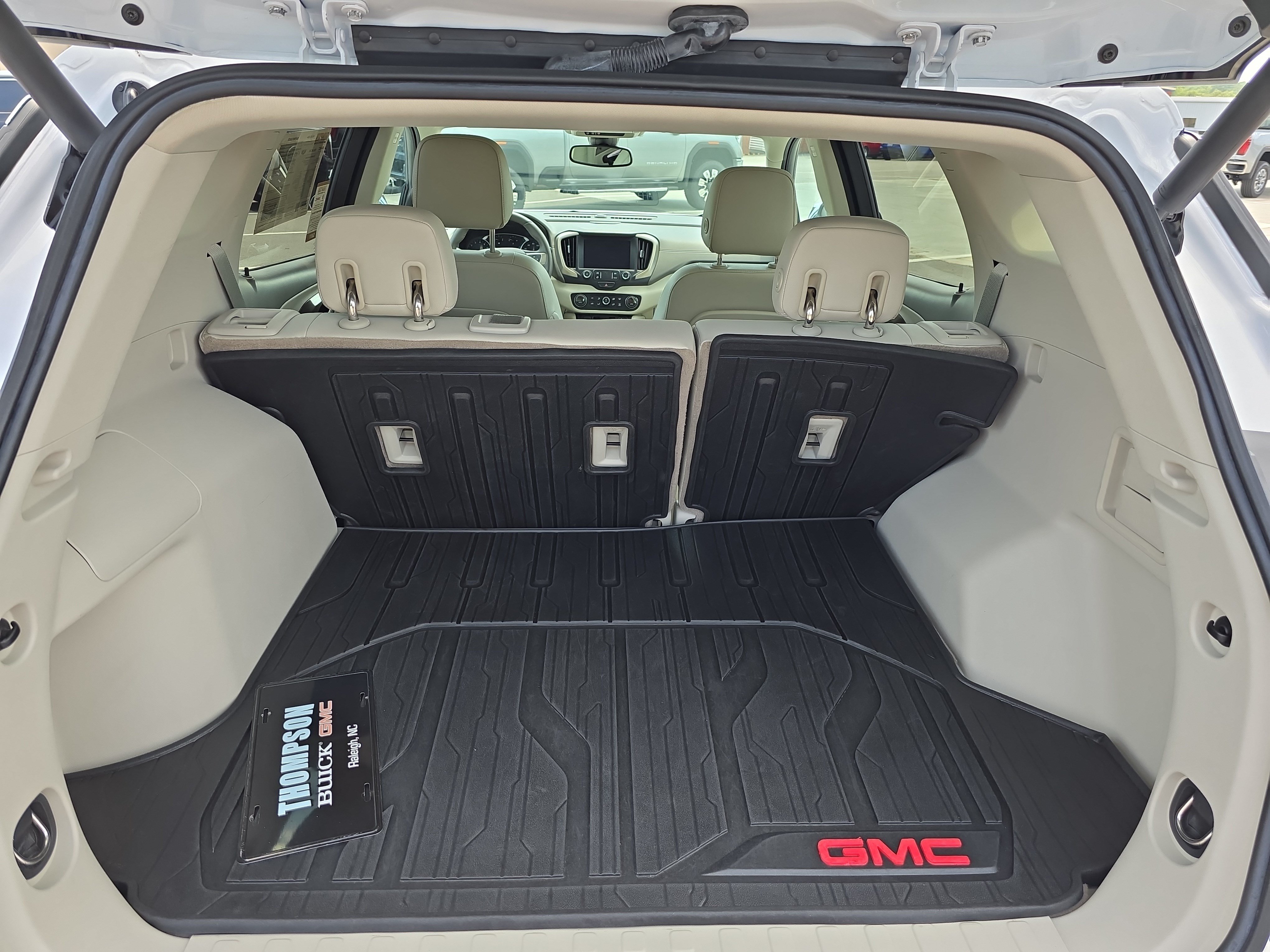 Used 2020 GMC Terrain Denali w/ Denali Premium Package FWD image 12