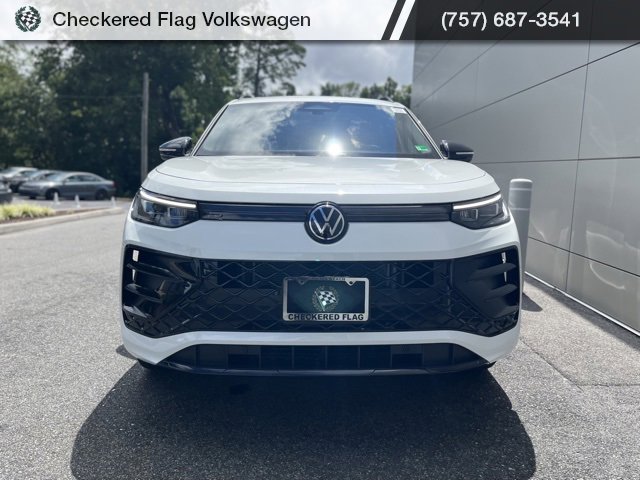 New 2025 Volkswagen Tiguan SE R-Line image 29