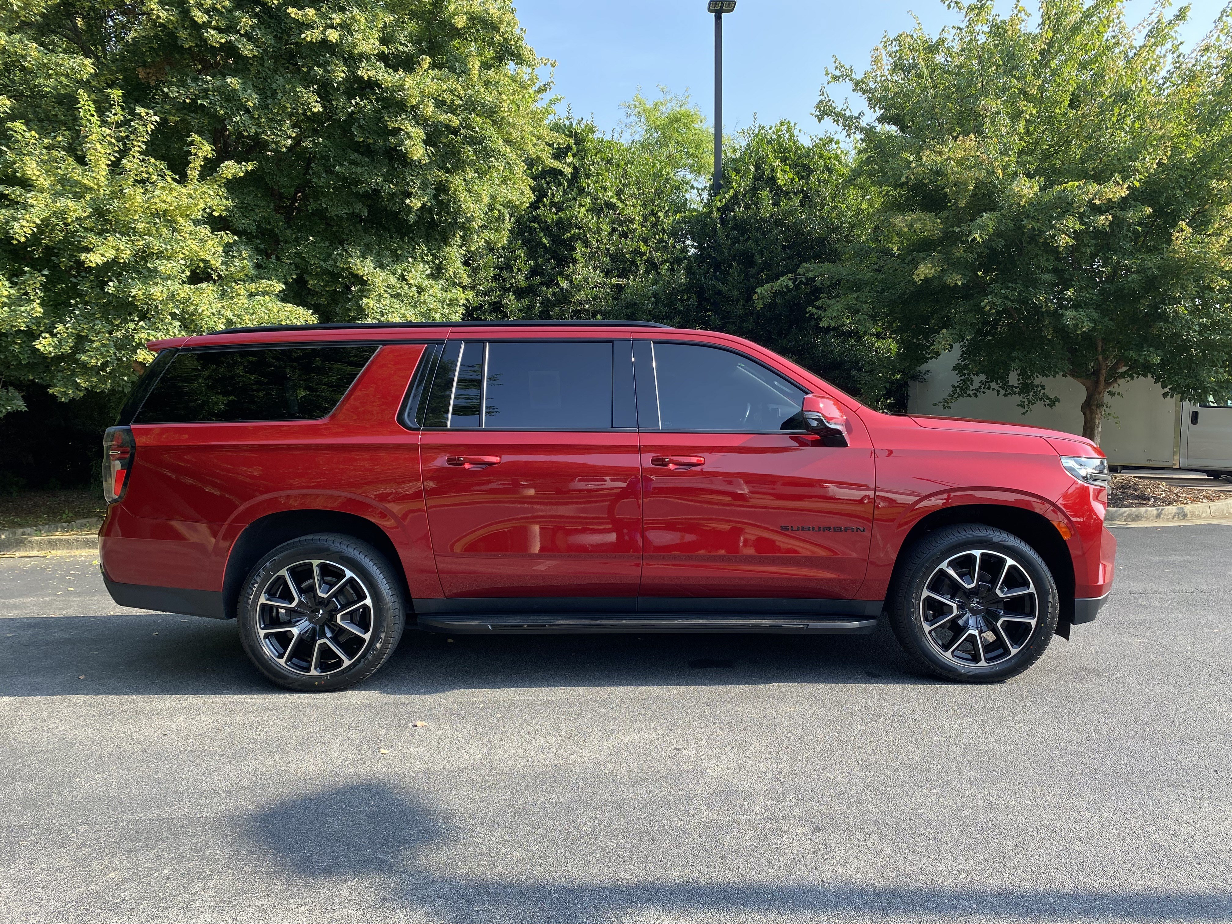 Used 2022 Chevrolet Suburban RST w/ Luxury Package AWD/4WD image 10