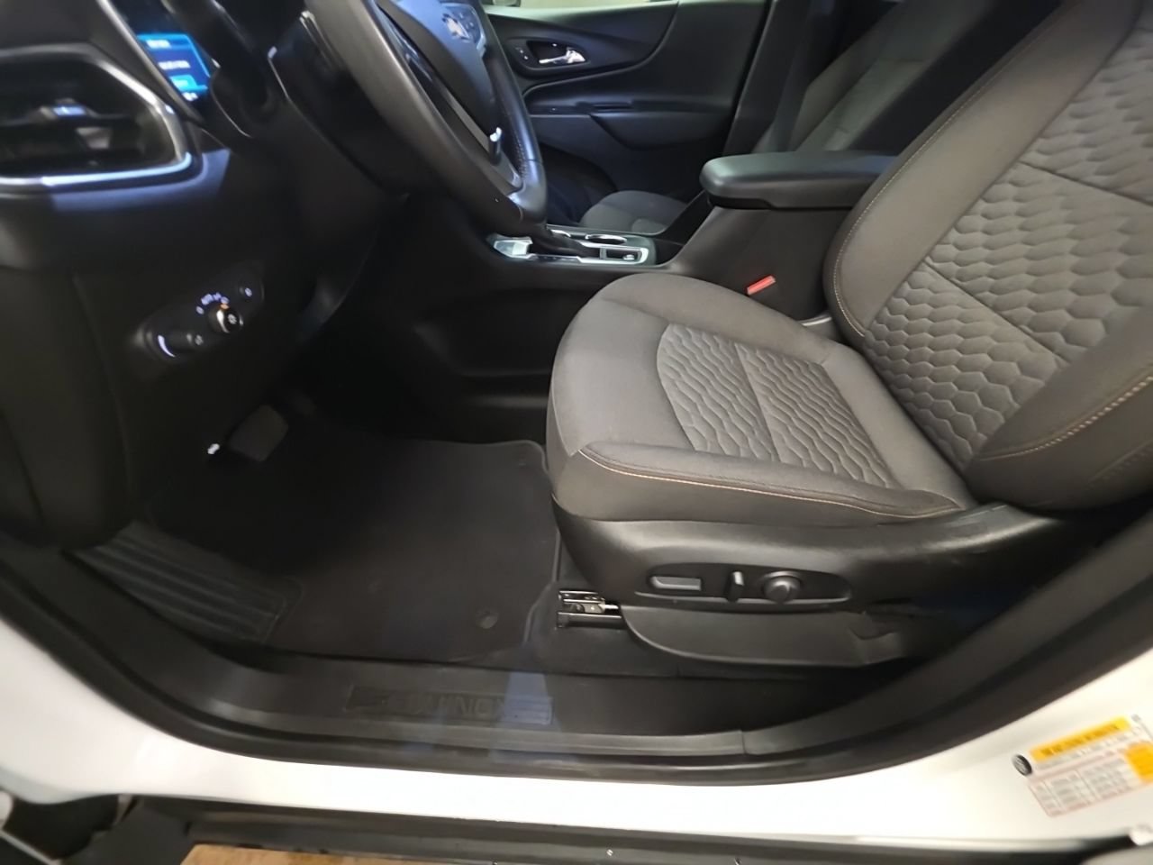 Used 2021 Chevrolet Equinox LT FWD image 15