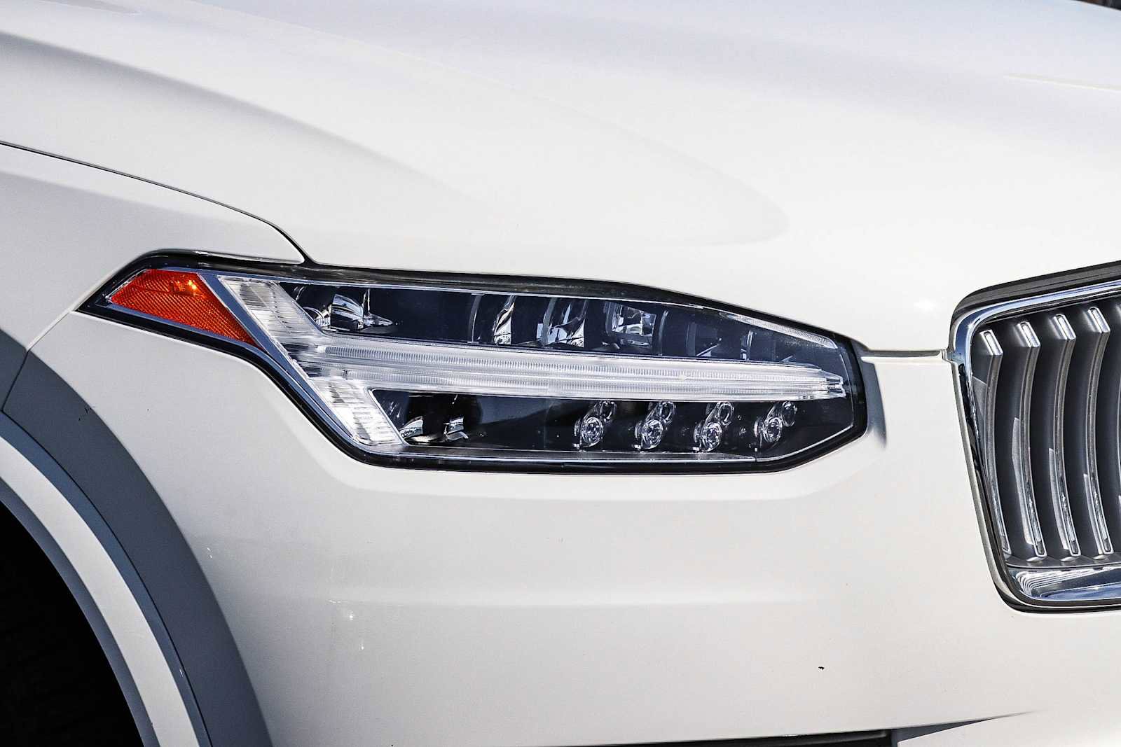 Used 2022 Volvo XC90 T8 Inscription Expression w/ Advanced Package image 4