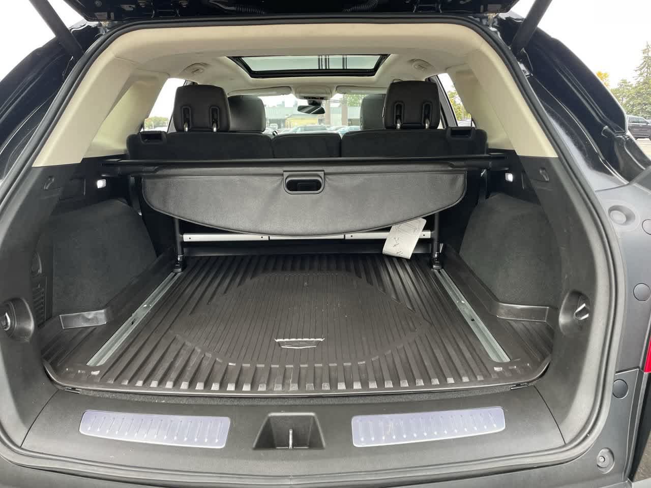 Used 2018 Cadillac XT5 Luxury w/ Driver Awareness Package AWD/4WD image 17
