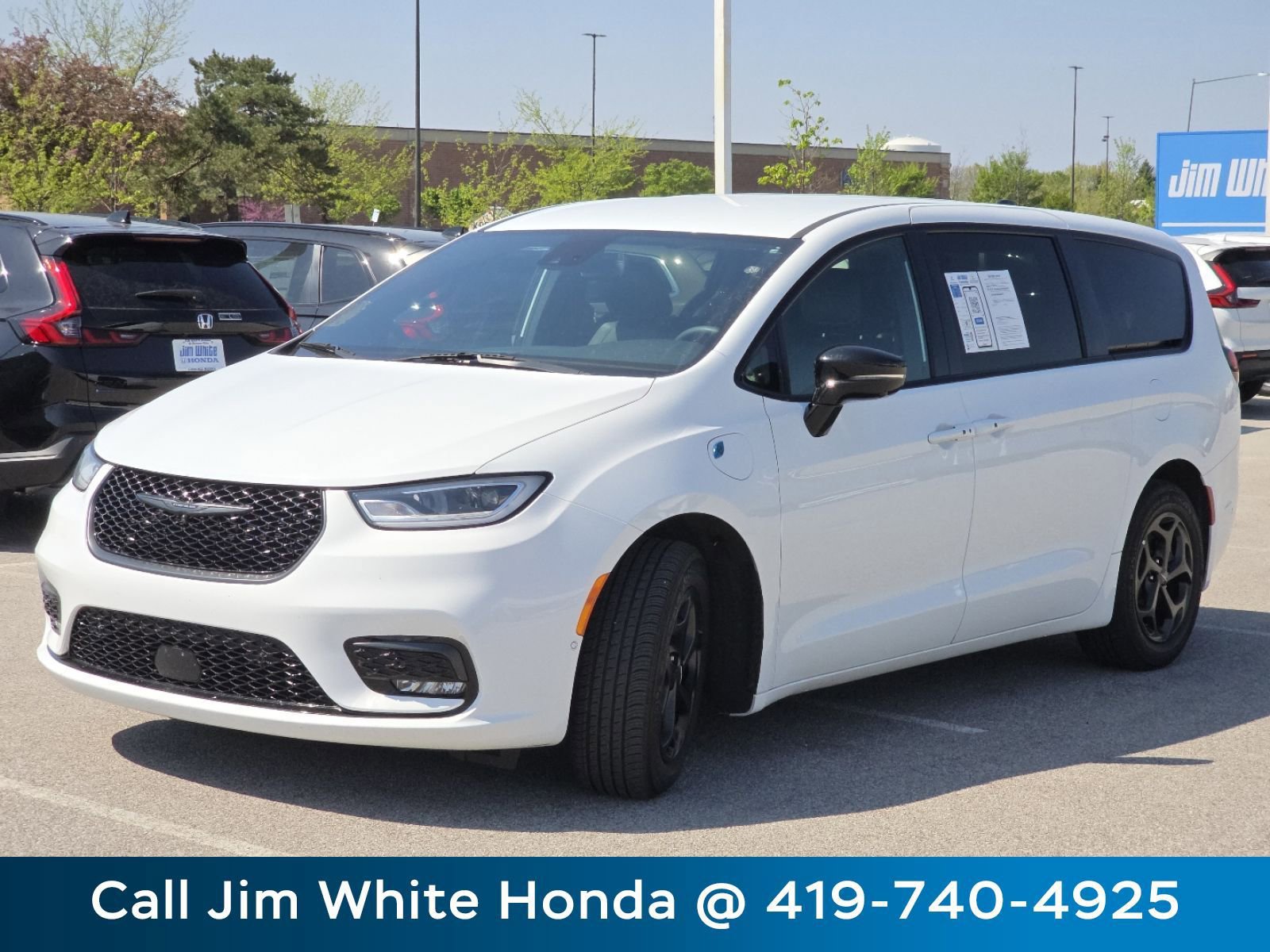 Used 2024 Chrysler Pacifica Limited FWD image 12