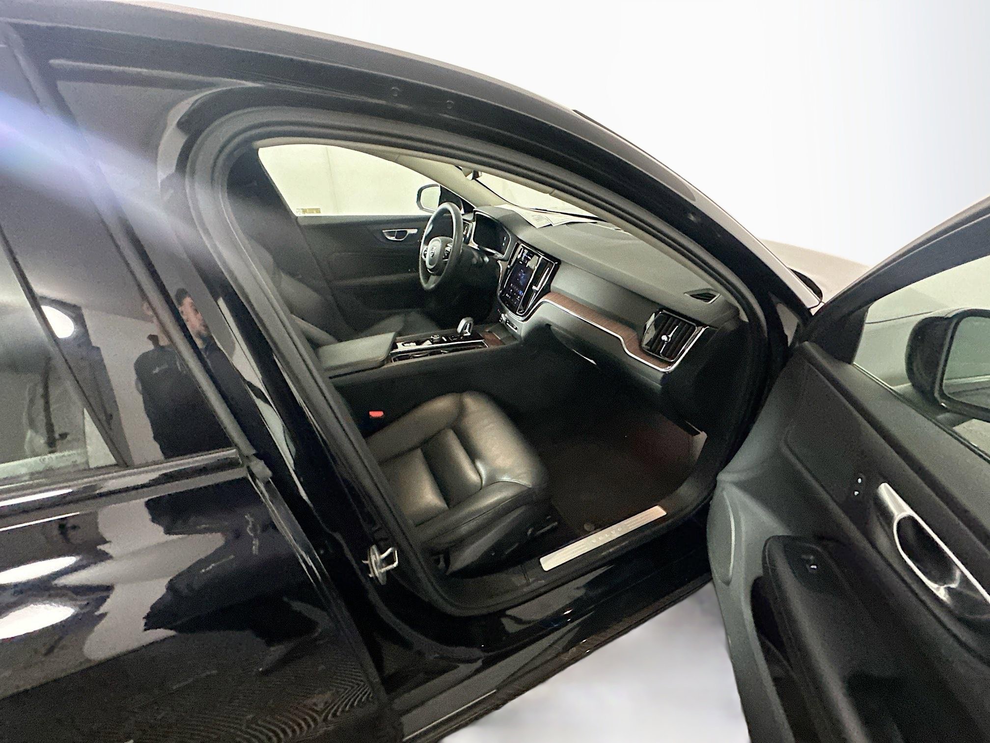 Used 2024 Volvo S60 B5 Plus image 31