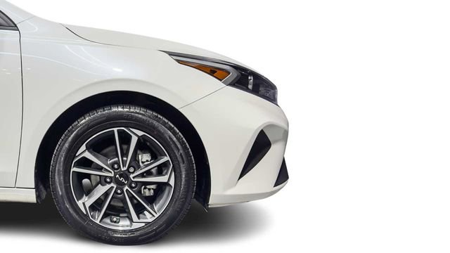 Used 2024 Kia Forte LXS w/ LXS Technology Package FWD image 8