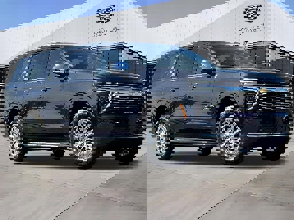 Used 2025 Chevrolet Suburban Premier image 2