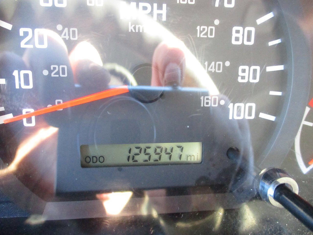 Used 2019 Isuzu NPR image 20