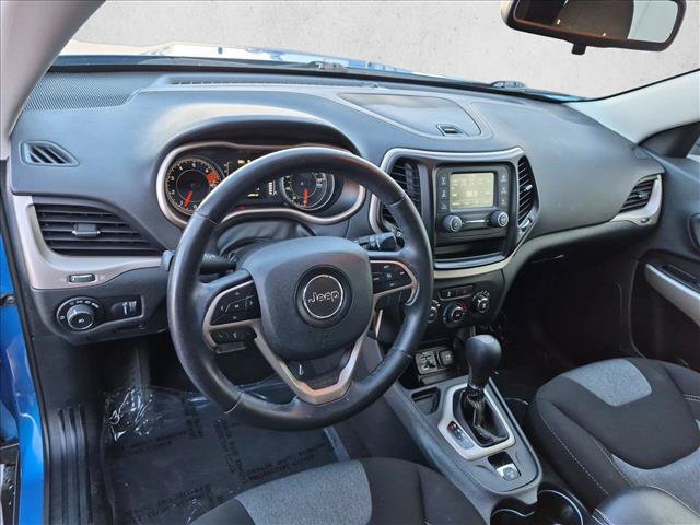 Used 2018 Jeep Cherokee Latitude w/ Altitude Package FWD image 10