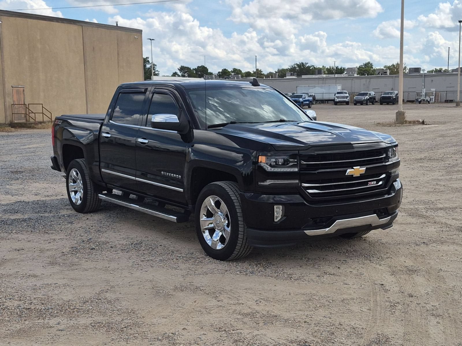 Used 2017 Chevrolet Silverado 1500 LTZ Z71 w/ LTZ Plus Package AWD/4WD image 8