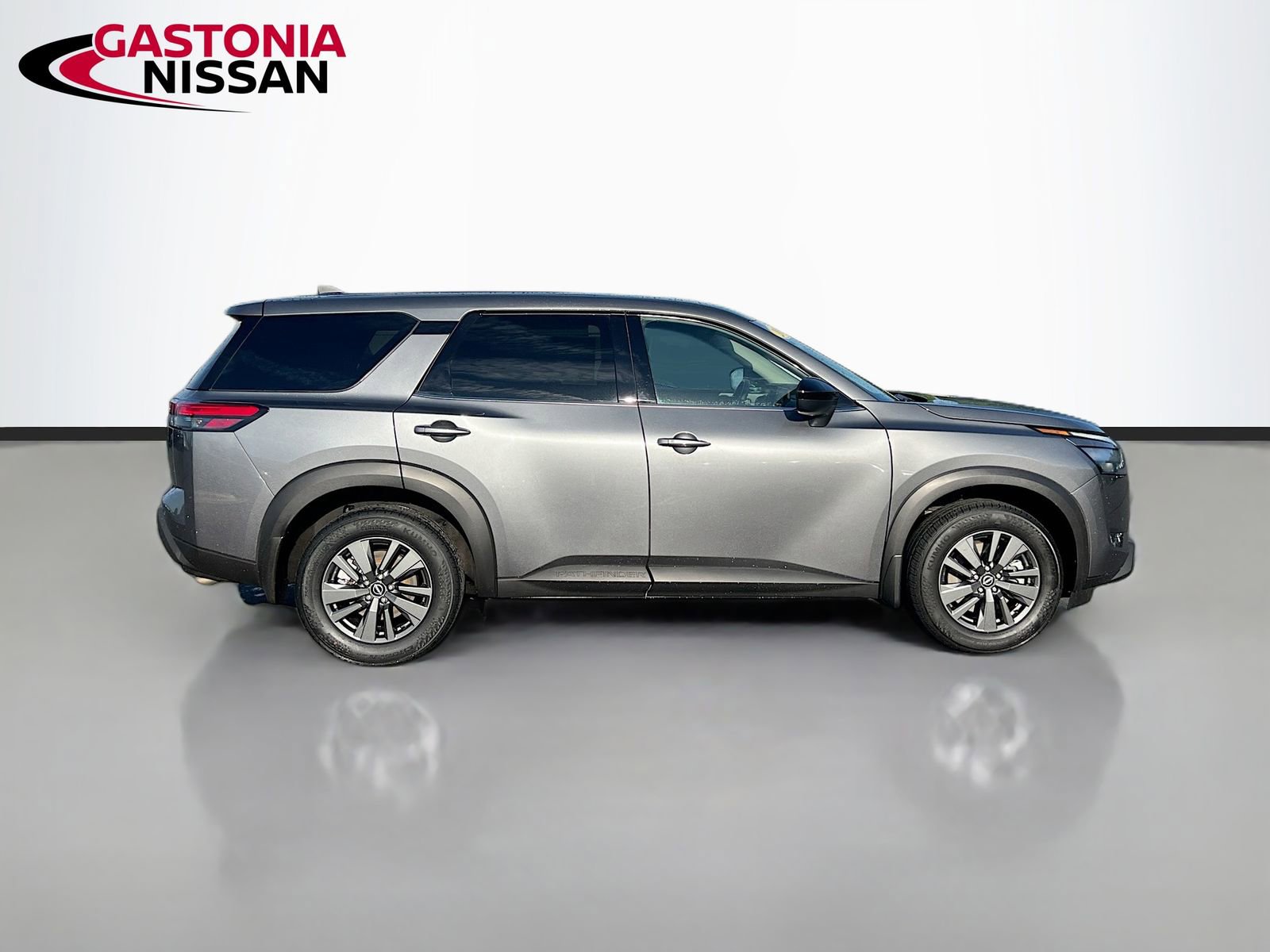 Used 2024 Nissan Pathfinder S image 10