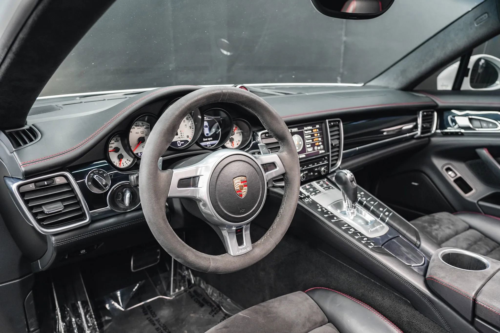 Used 2015 Porsche Panamera GTS w/ Premium Package Plus image 40