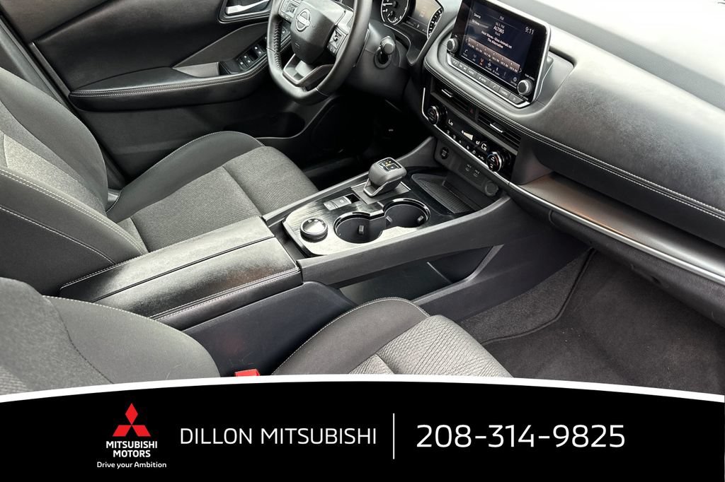 Used 2025 Nissan Rogue SV AWD/4WD image 16