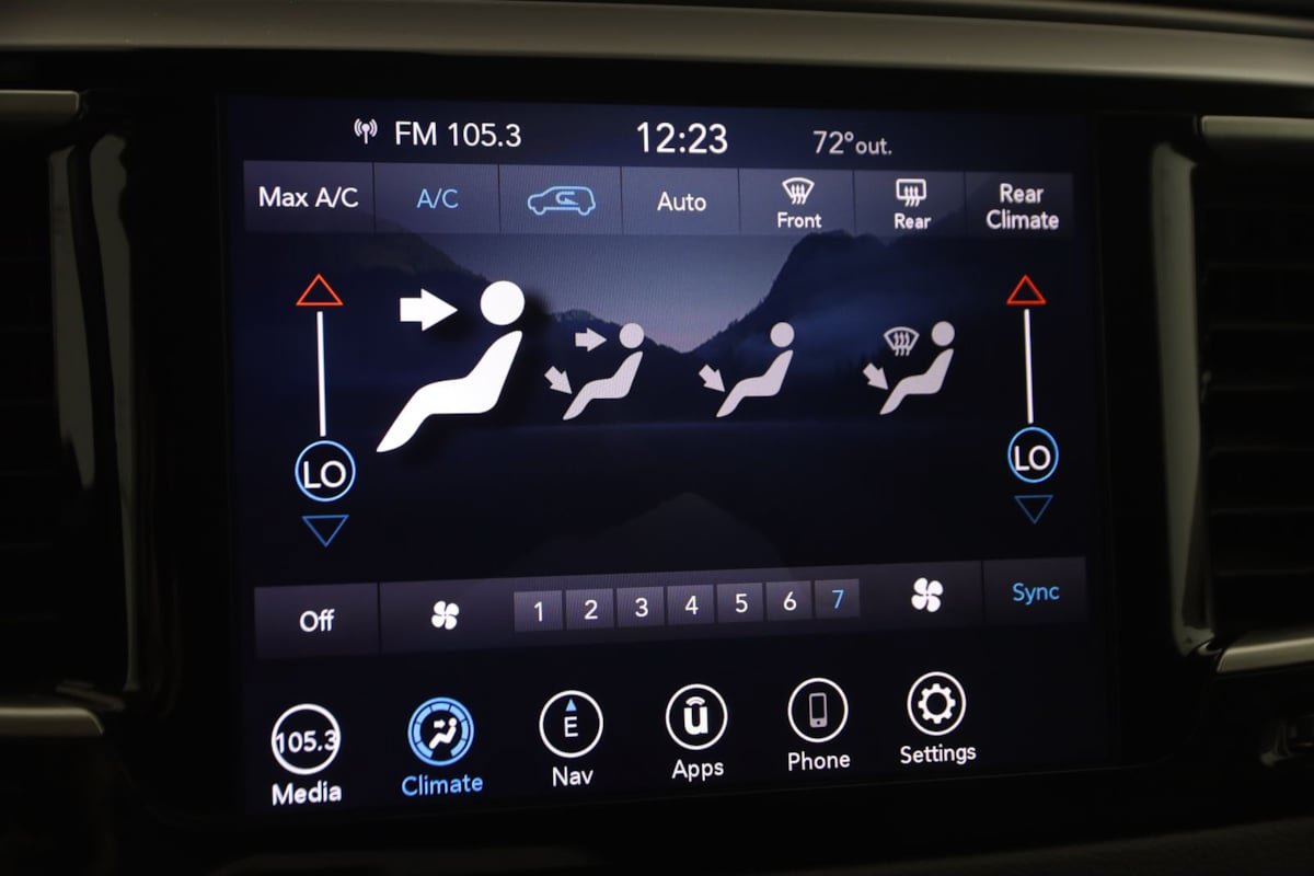 Used 2020 Chrysler Pacifica Touring FWD image 32