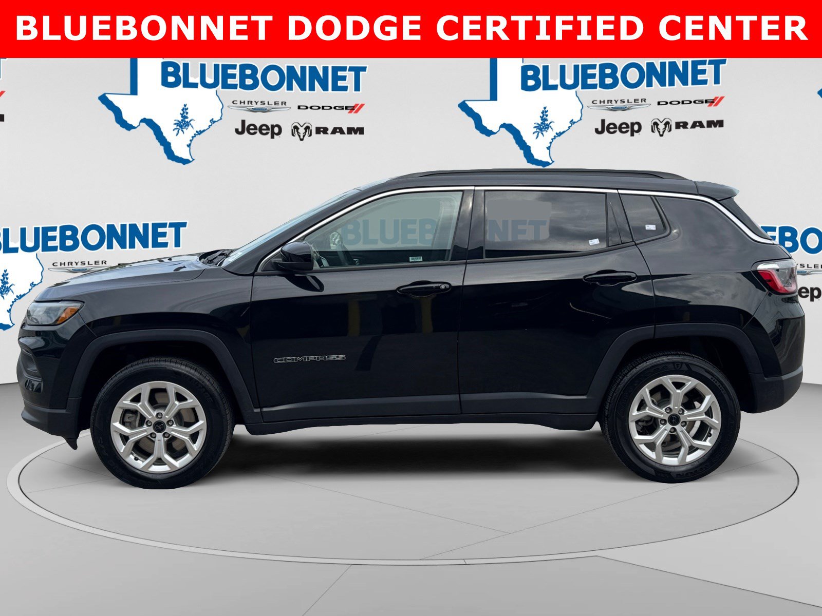 Used 2025 Jeep Compass Latitude w/ Sun & Sound Group AWD/4WD image 8