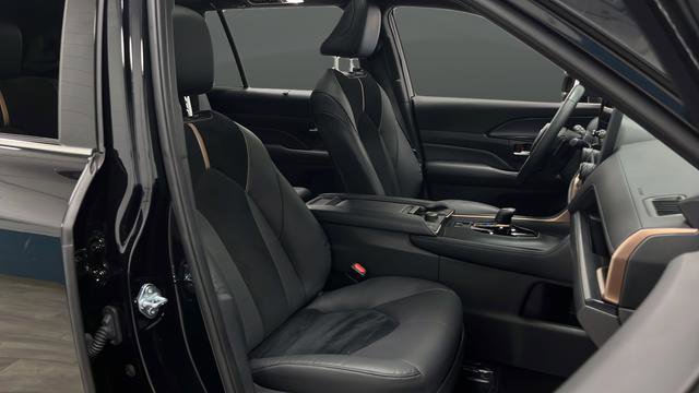 Used 2024 Toyota Grand Highlander AWD Hybrid image 25