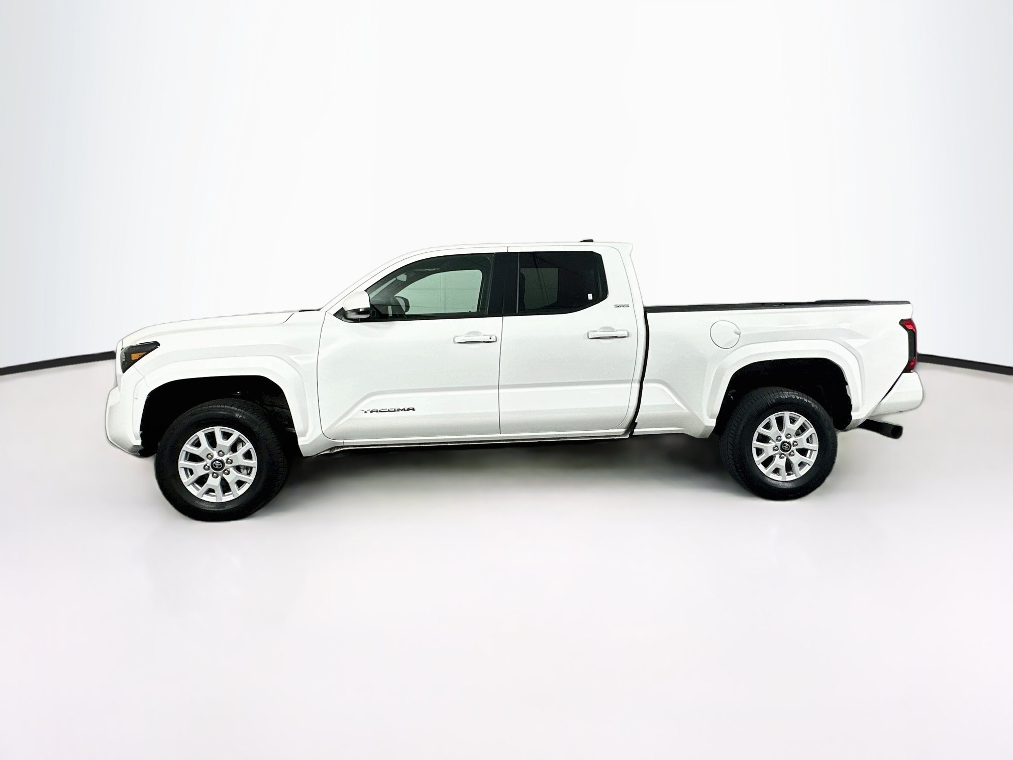 Used 2025 Toyota Tacoma SR5 RWD image 4