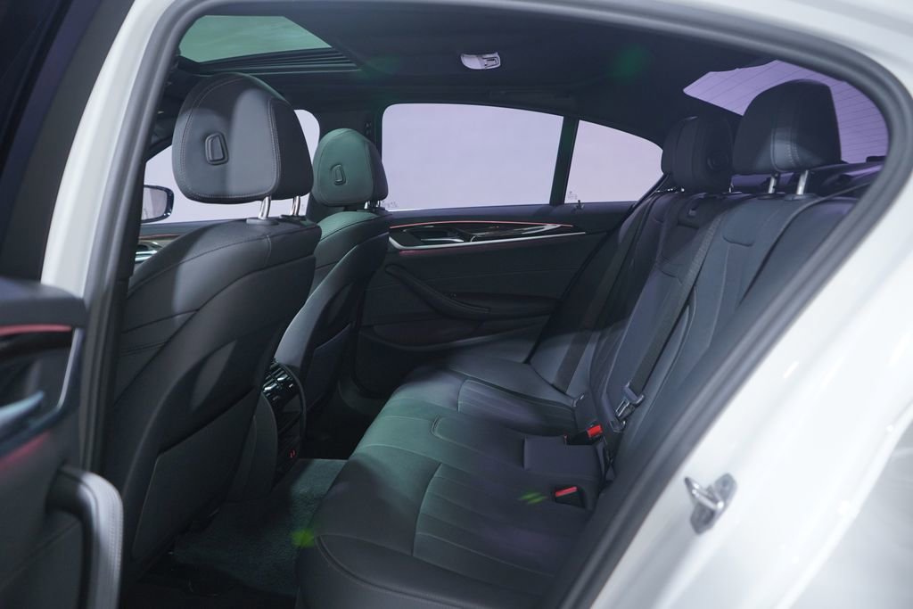 Used 2022 BMW 530i w/ Convenience Package image 9