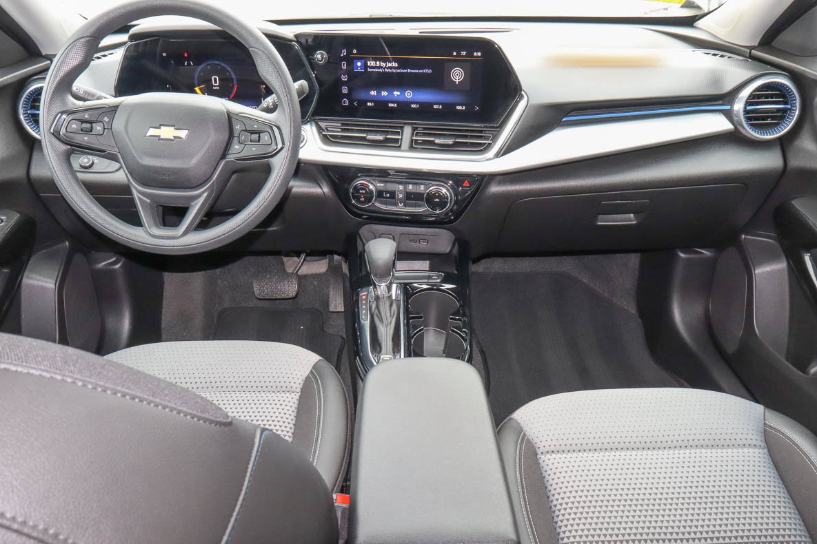 Used 2025 Chevrolet Trax LT FWD image 10