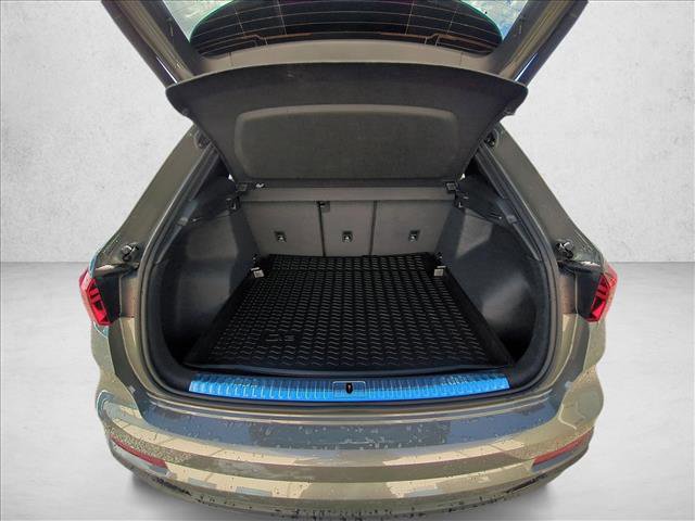 Used 2025 Audi Q3 2.0T Premium w/ Convenience Package image 6