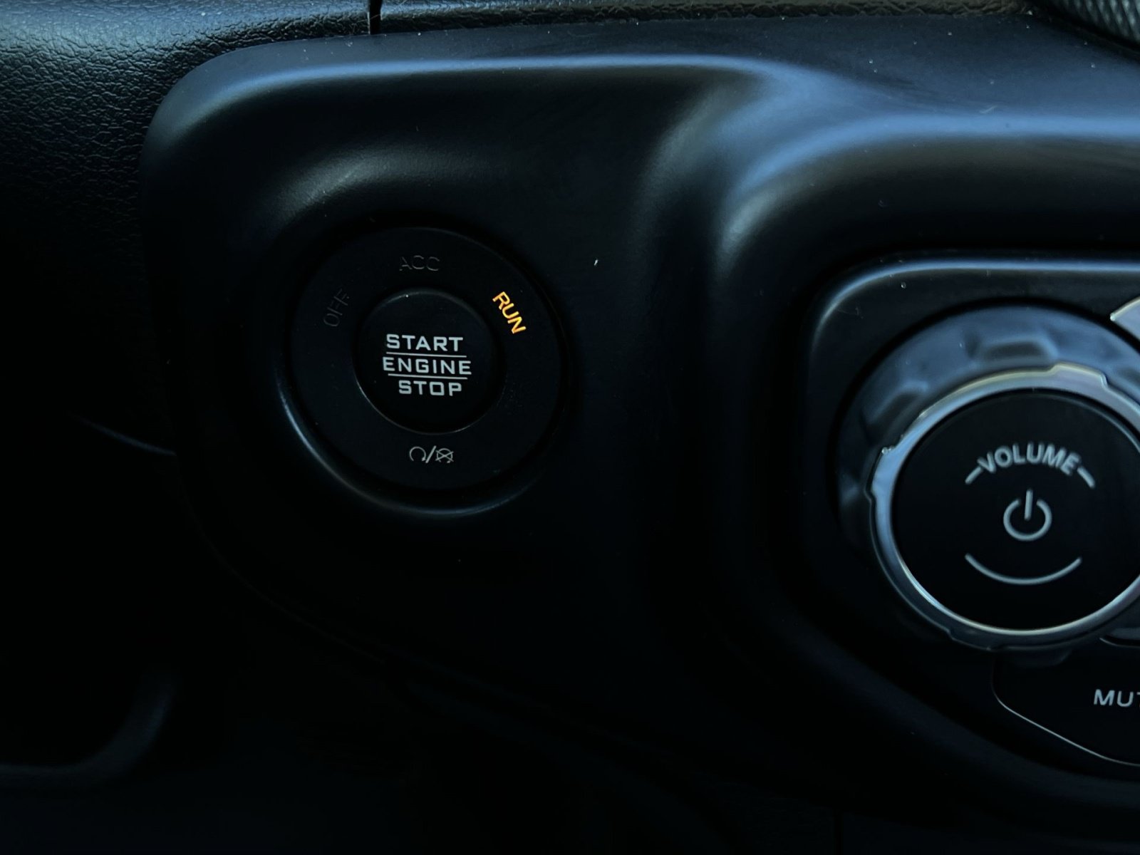 Used 2020 Jeep Wrangler Sport AWD/4WD image 33