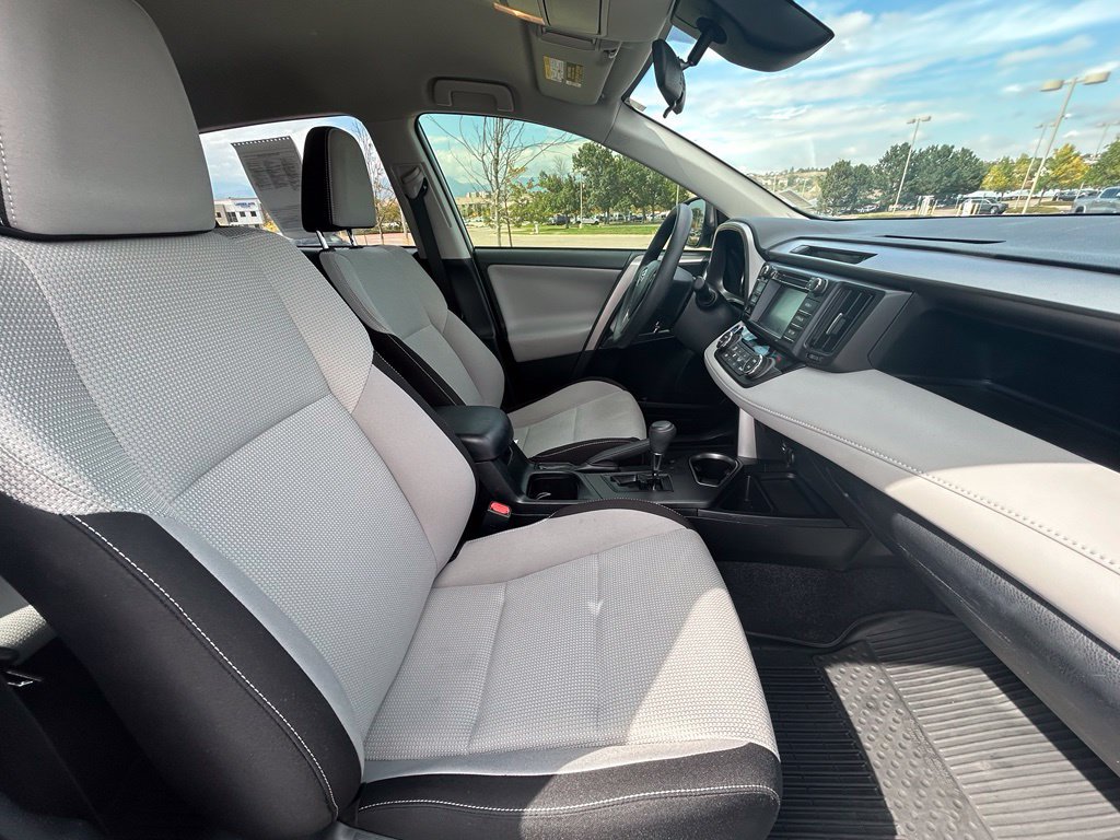 Used 2018 Toyota RAV4 LE AWD/4WD image 31
