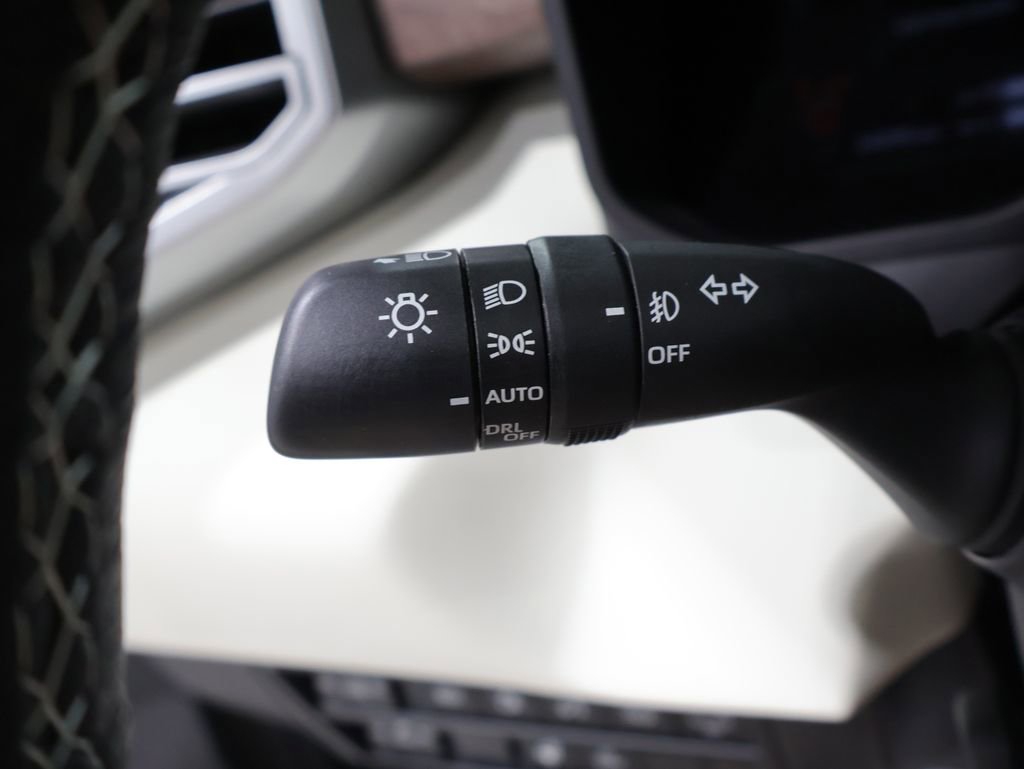 Used 2025 Toyota Sequoia Capstone AWD/4WD image 37