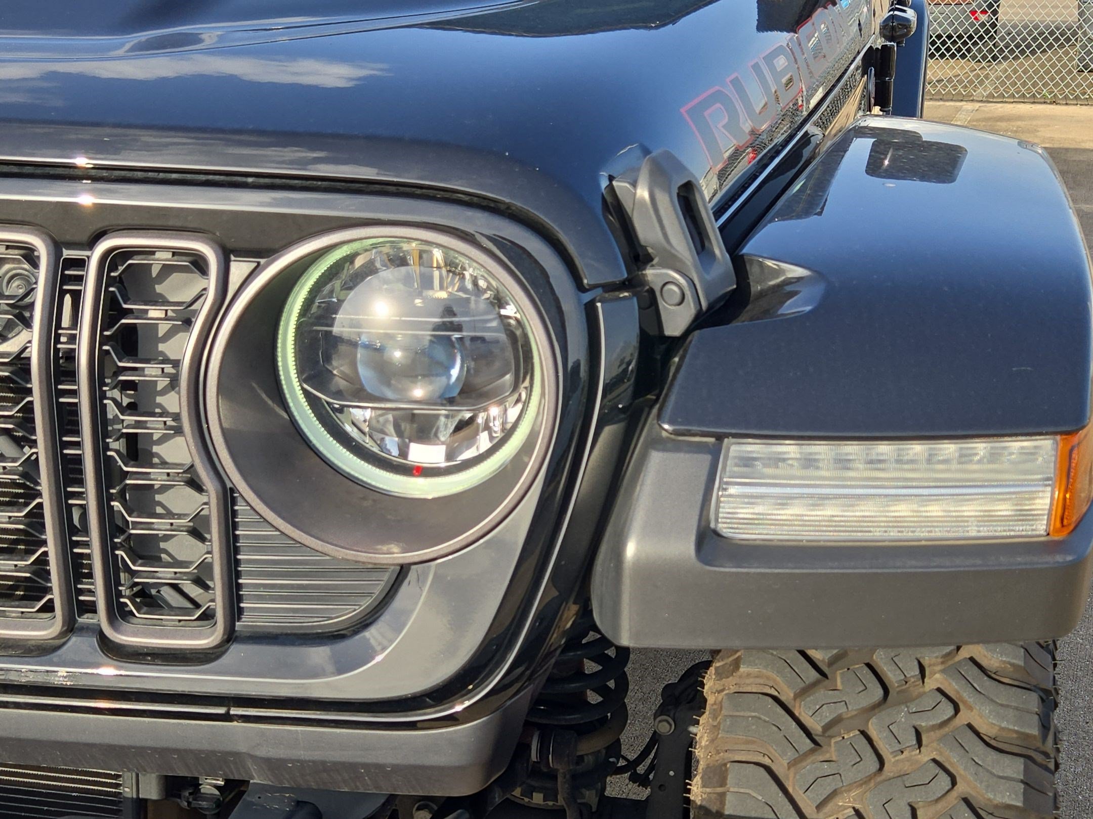 Used 2024 Jeep Gladiator Rubicon AWD/4WD image 12
