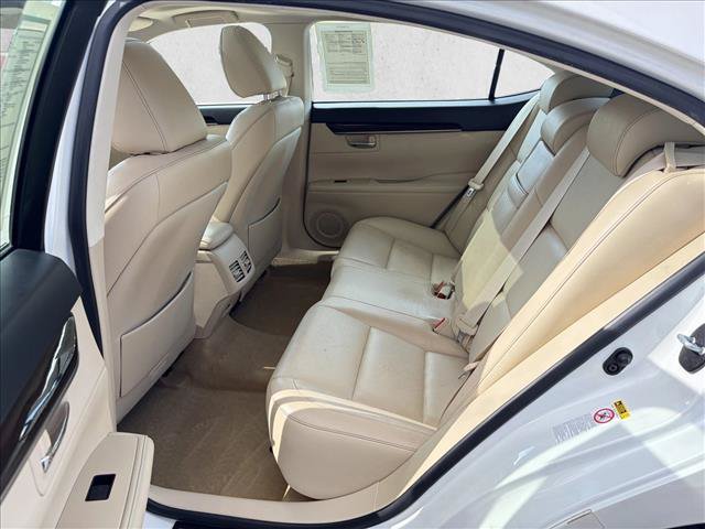 Used 2015 Lexus ES 350 w/ Luxury Package FWD image 13