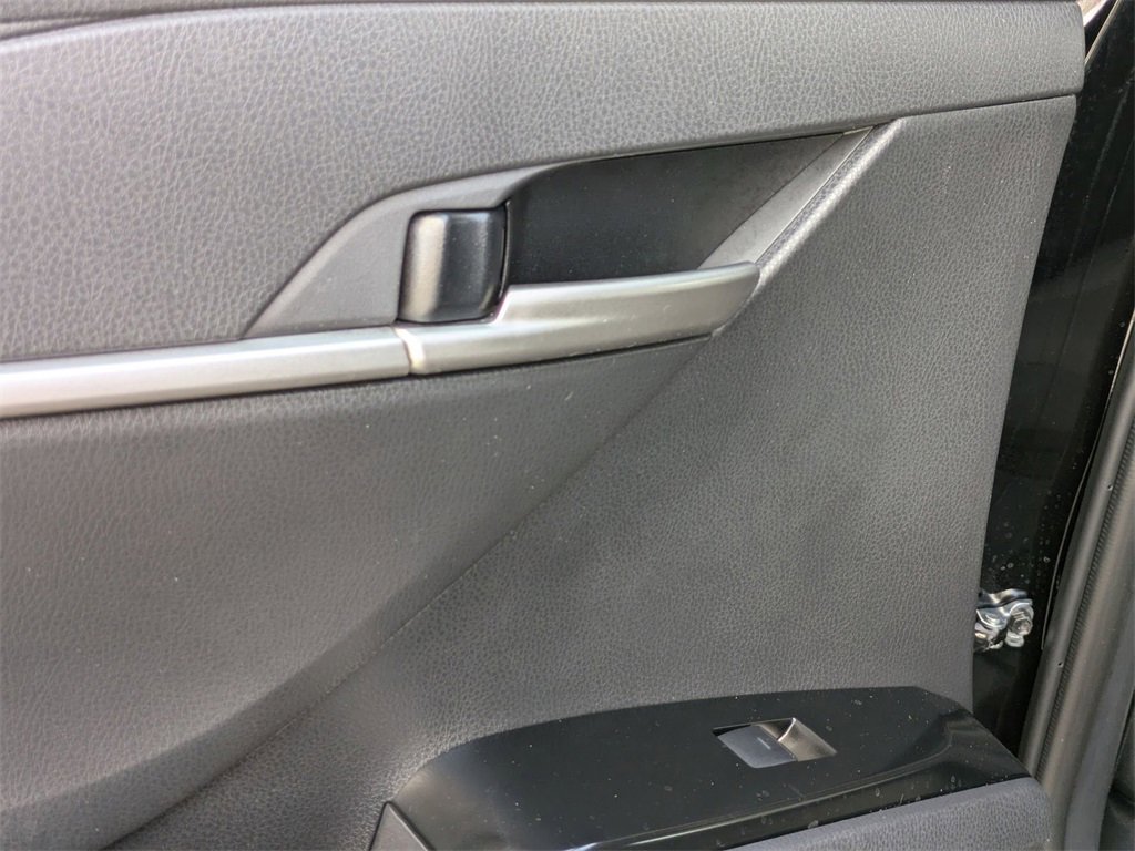 Used 2025 Toyota Camry LE image 27